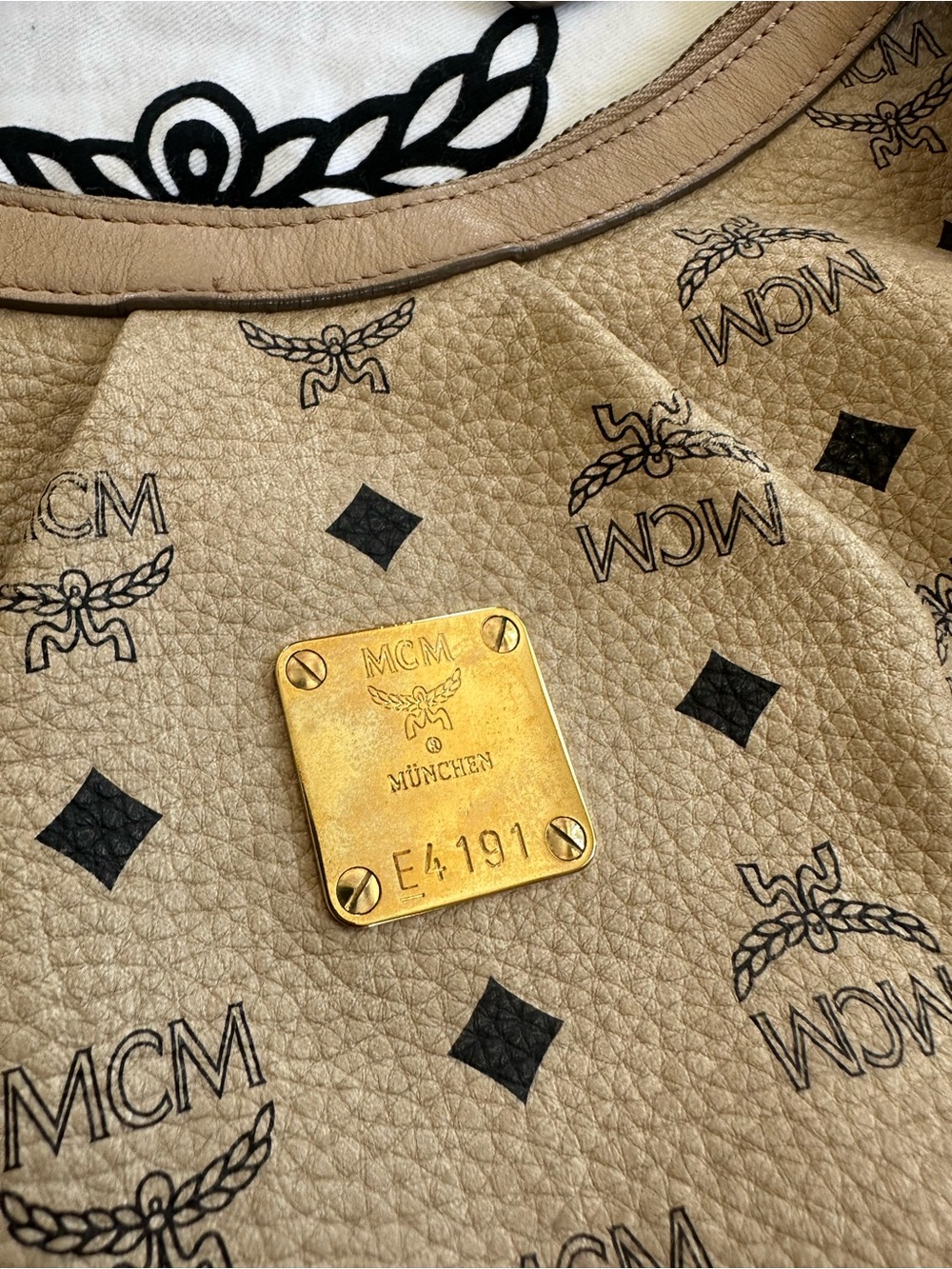 MCM Visetos Signature Beige HOBO Bag - Picture 2 of 15